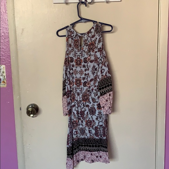 Cold shoulder dress - Picture 3 of 3